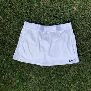 NWT Nike Tennis/Golf skirt (Size M)